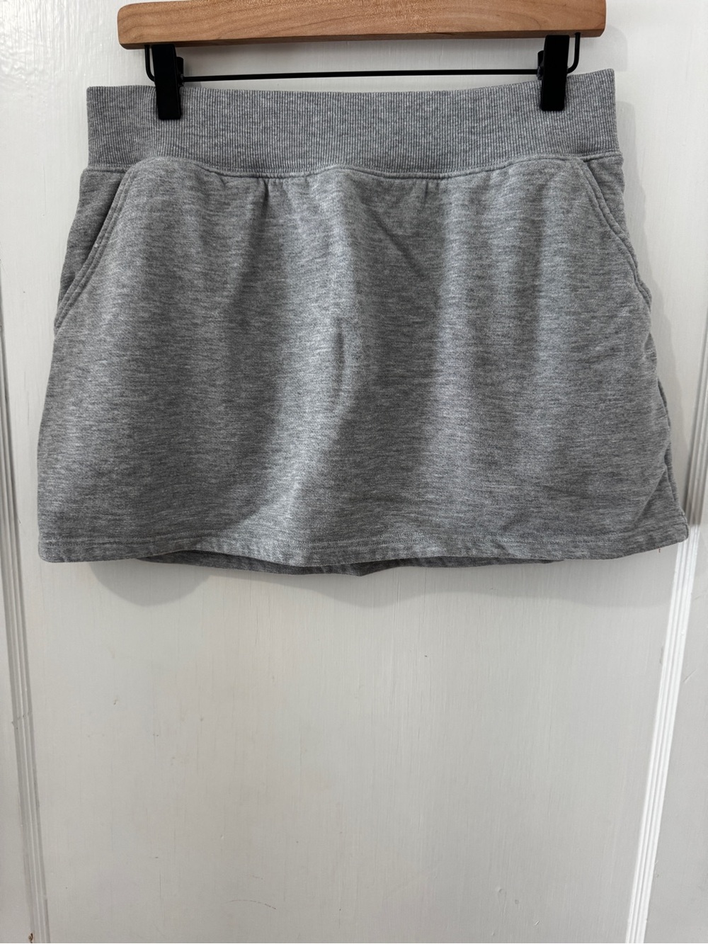 ALO Yoga Heather Gray Knit Mini Skirt with Pockets